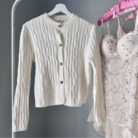 Betsey Johnson Sweaters - Adorable Cable Knit Cardigan Sweater 🦢